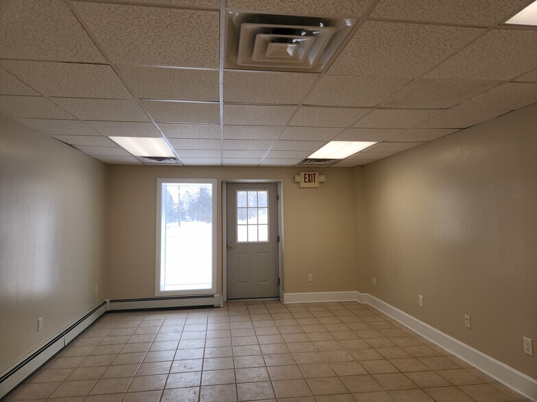 More Photos Of 188 Lake St, Liberty Freestanding For Lease