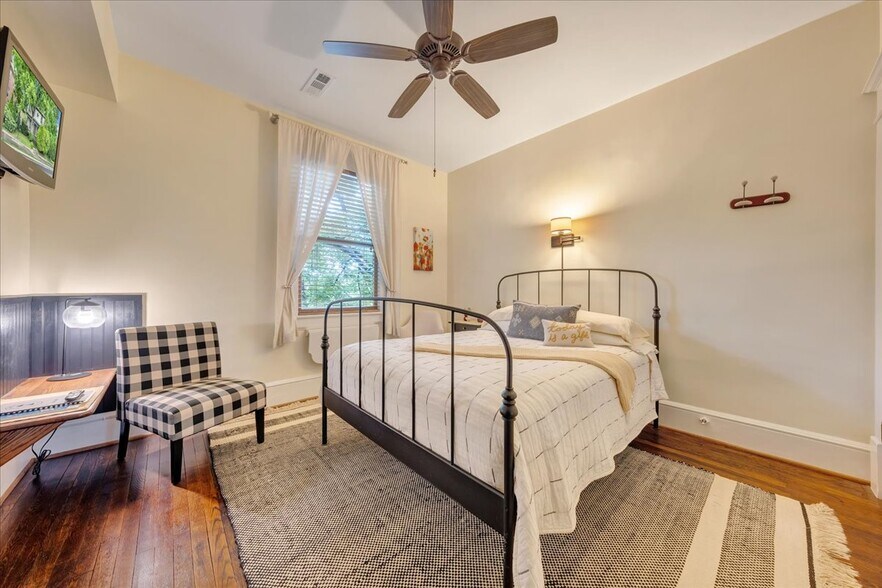 More Photos Of 1526 Franklin Rd SW, Roanoke Hospitality For Sale