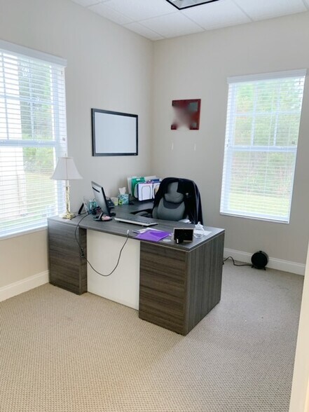 More Photos Of 5322 Primrose Lake Cir, Tampa Office For Lease