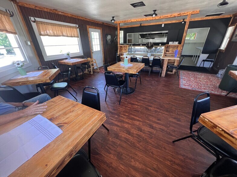 More Photos Of 930 S F St, Lakeview Restaurant For Sale