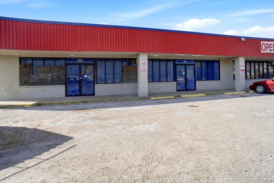 More Photos Of 7822 Great Trinity Forest Way, Dallas Storefront For Sale
