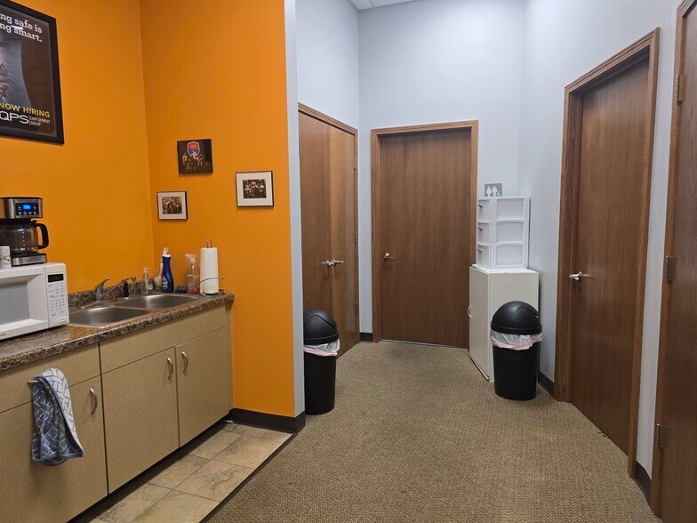 More Photos Of 2003-2005 Grand Ave, Wausau Office For Sale