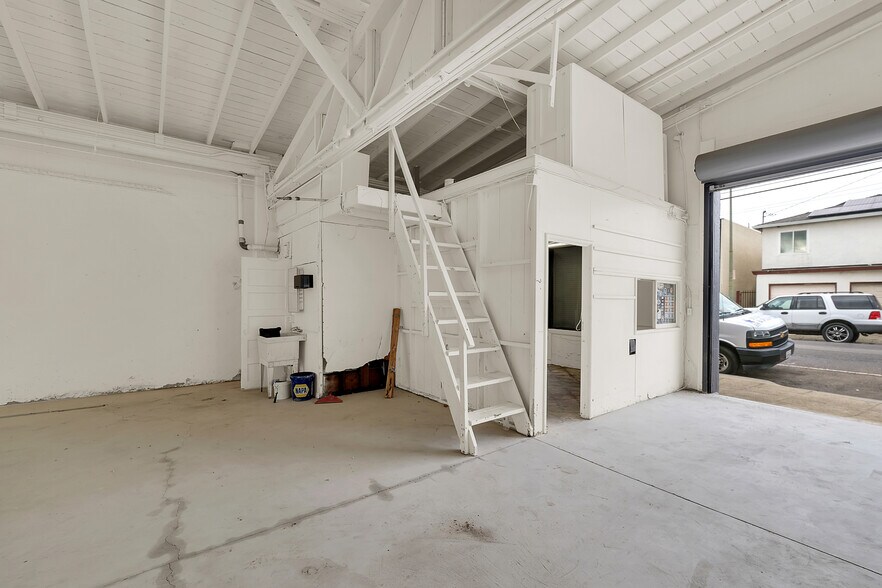 More Photos Of 2860 38th Ave, Oakland Auto Repair For Sale