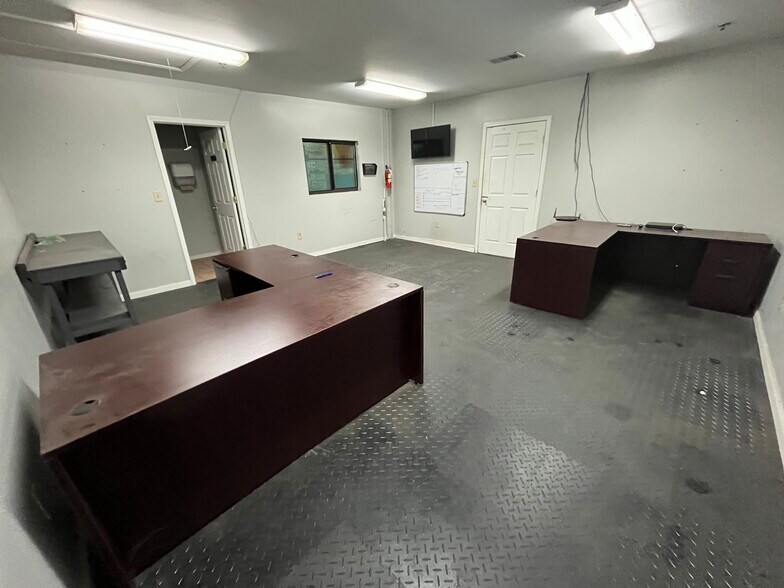 More Photos Of 285 W Trigg Ave, Memphis Manufacturing For Sale