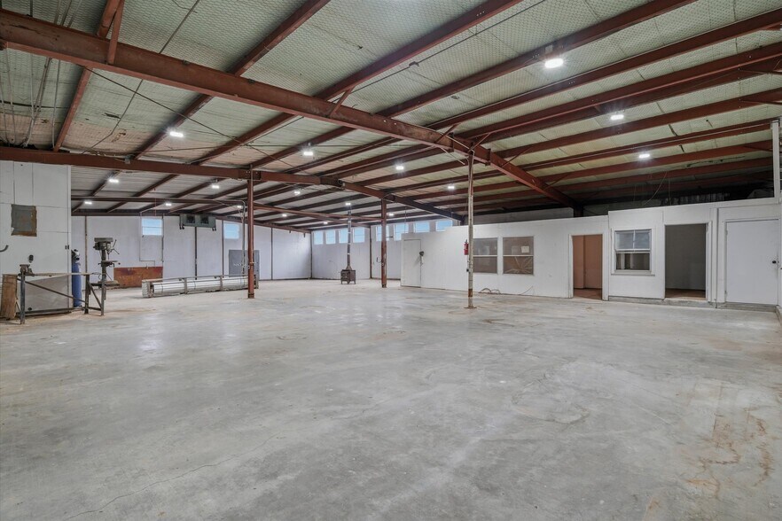 More Photos Of 9474 US-175, Kemp Flex For Sale