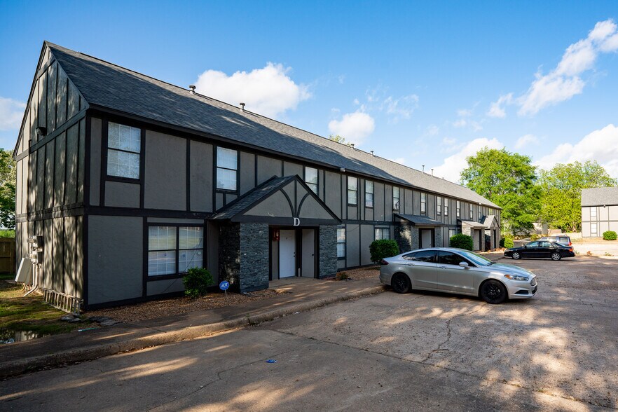 More Photos Of 1906 W Matthews Ave, Jonesboro Apartments For Sale