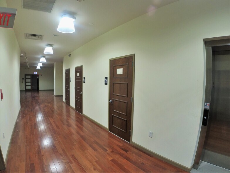 More Photos Of 718 Chestnut St, Philadelphia Storefront Retail Office For Sale