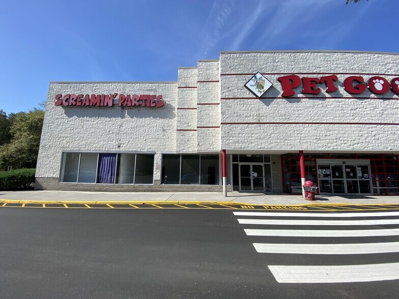 More Photos Of 651 State Route 17 S, Paramus Unknown For Lease