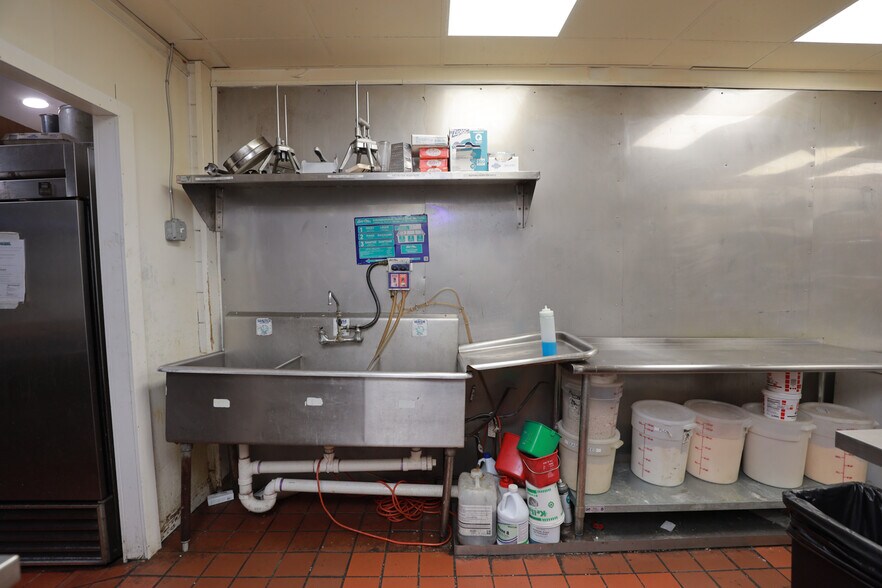 More Photos Of 700 Jordan Point Rd, Hopewell Restaurant For Sale