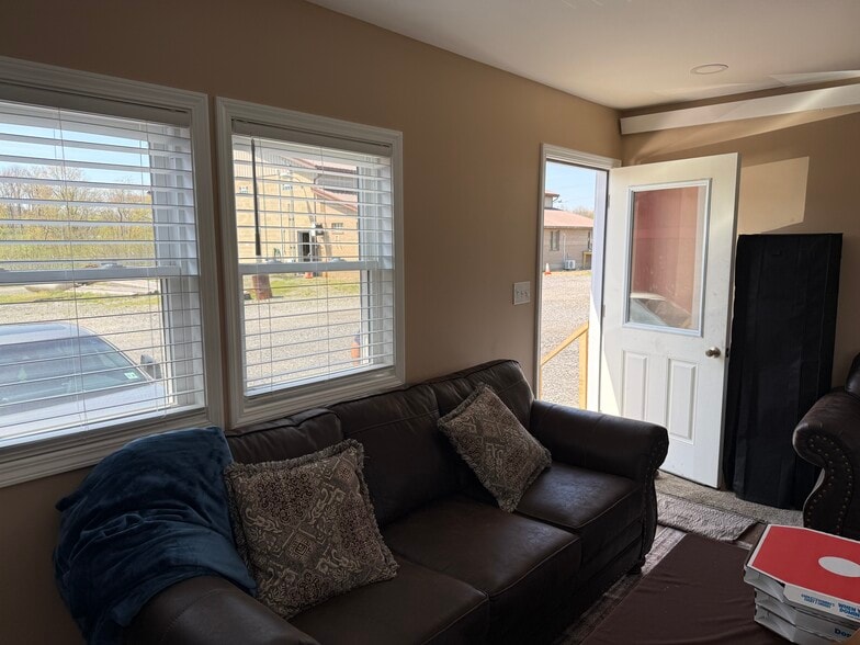 More Photos Of 4881 Pittsburgh Rd, Harrisville Light Distribution For Sale