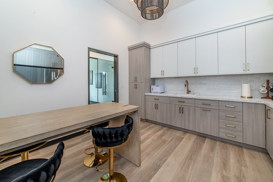 More Photos Of 3169 W Belltower Dr, Meridian Office For Sale