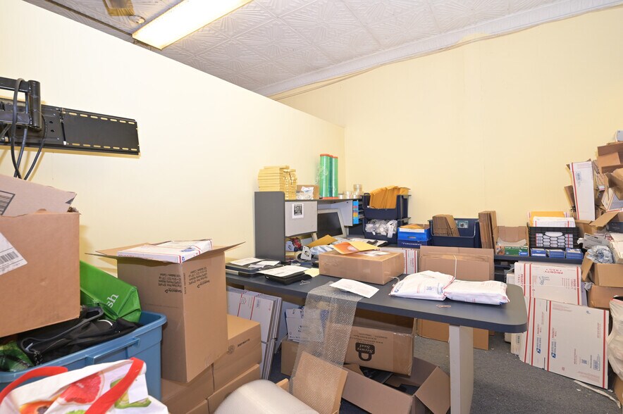 More Photos Of 24-26 W Merrick Rd, Freeport Storefront For Sale