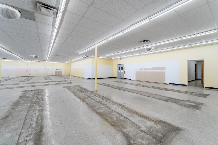More Photos Of 2201 Grand Ave, Wausau Unknown For Lease