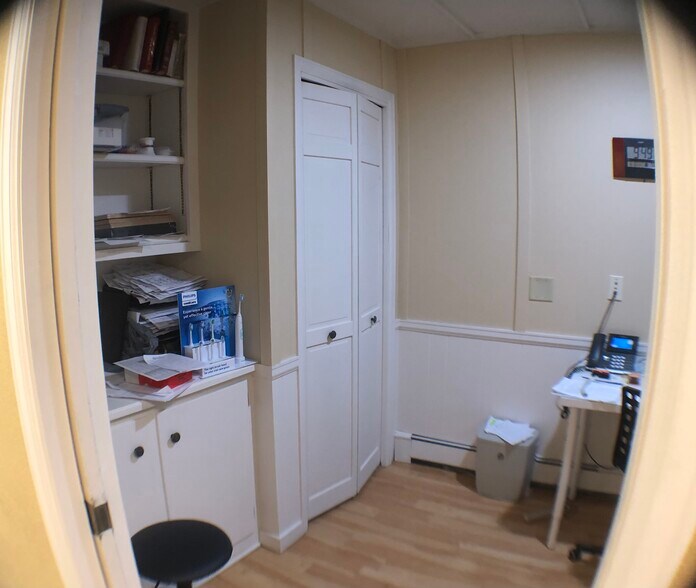 More Photos Of 1013 N Main St, Oshkosh Office For Sale