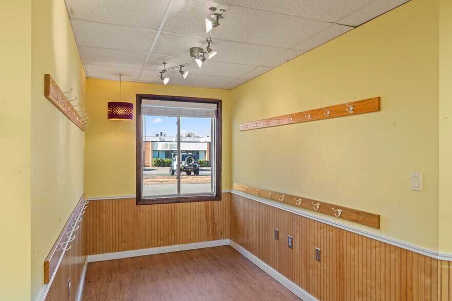 More Photos Of 9380 Forestwood Ln, Manassas Office For Lease