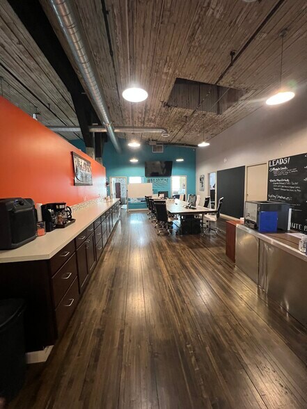 More Photos Of 304 W Pacific Ave, Spokane General Retail For Lease