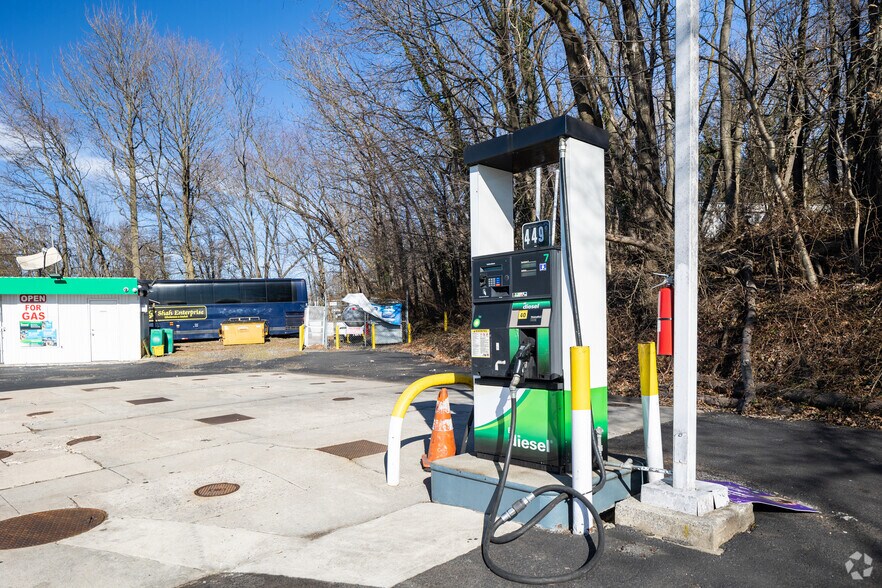 More Photos Of 231 US-206, Bordentown Service Station For Sale