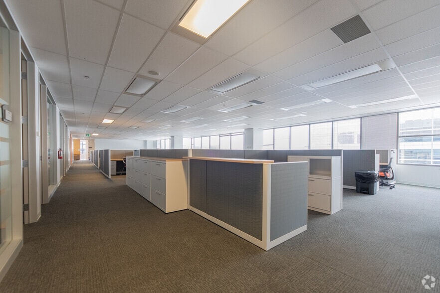 More Photos Of 55 Commerce Valley Dr W, Markham Unknown For Lease