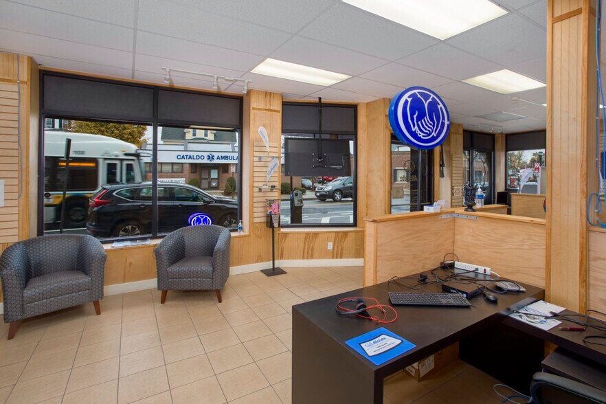 More Photos Of 643-645 Broadway, Everett Storefront Retail Residential For Lease