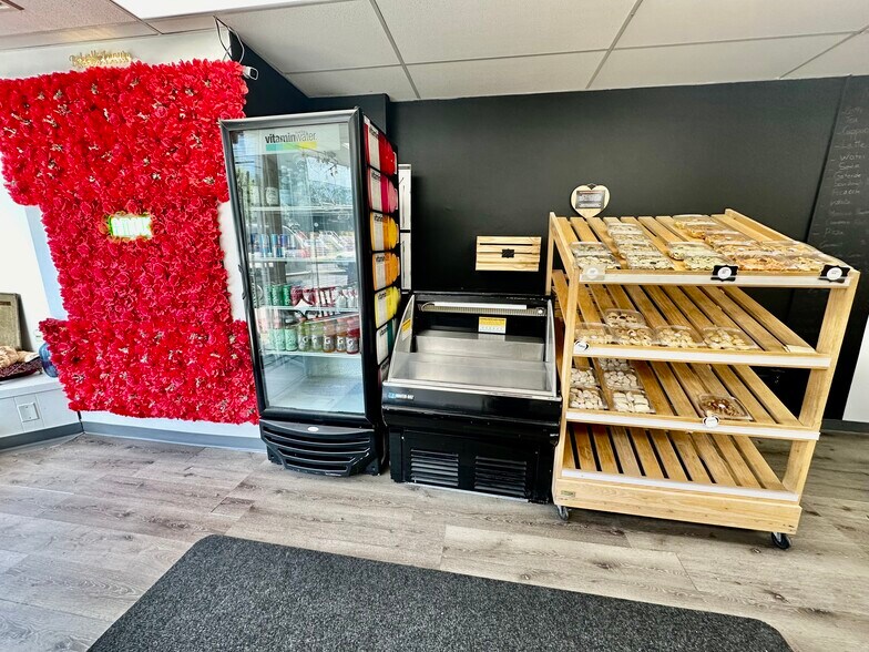 More Photos Of 380-392 W Putnam Ave, Greenwich General Retail For Sale