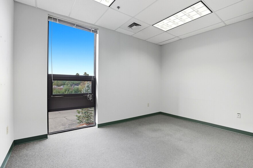 More Photos Of 25 Manchester St, Merrimack Loft Creative Space For Lease