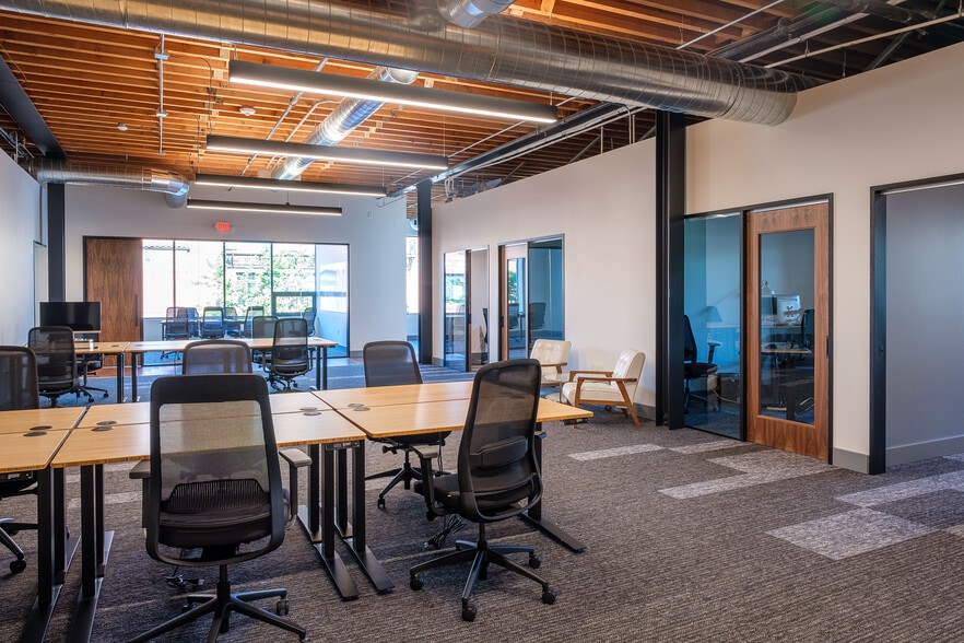 More Photos Of 911 Main St, Vancouver Office For Lease