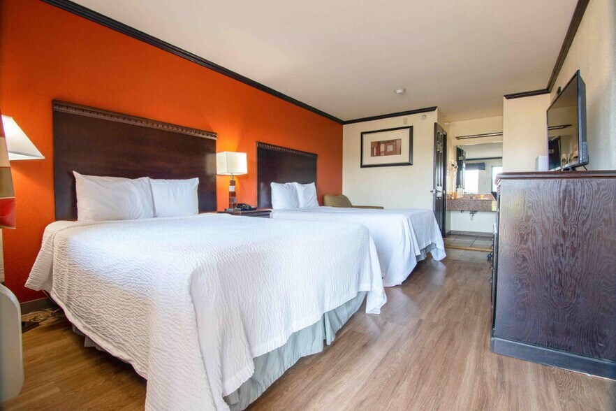 More Photos Of 8217 S I-35 Service Rd, Oklahoma City Hotel For Sale