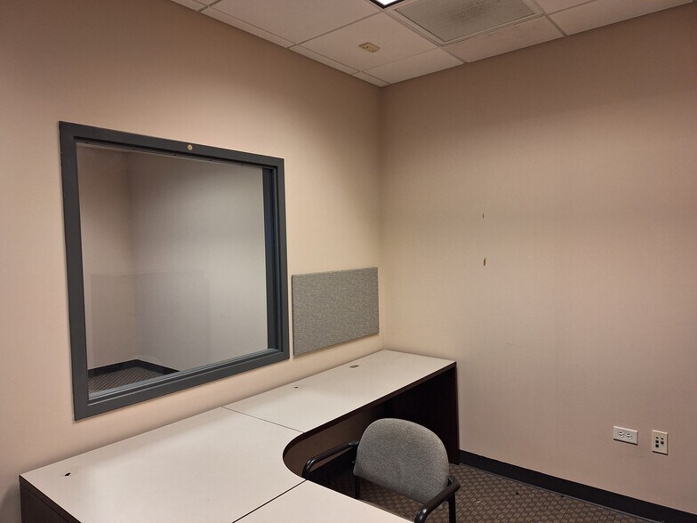 More Photos Of 1145 Mitchell Ct, Crystal Lake Flex For Sale