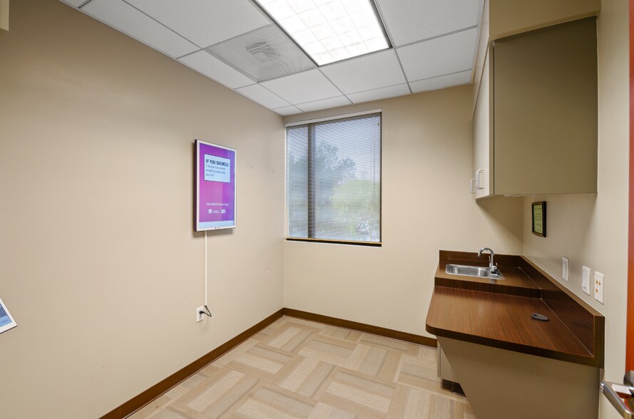 More Photos Of 311 Haigh Rd, Thousand Oaks Medical For Lease