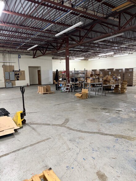 More Photos Of 375 N French Rd, Amherst Light Manufacturing For Lease