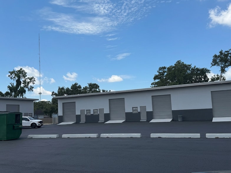 More Photos Of 4926 Old Winter Garden Rd, Orlando Warehouse For Lease