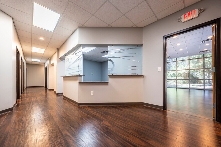 More Photos Of 4275 Johns Creek Pky, Suwanee Unknown For Lease