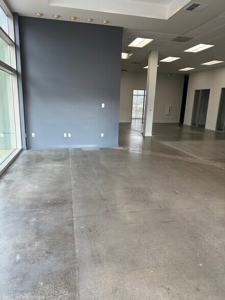 More Photos Of 9040 Brentwood Blvd, Brentwood Flex For Sale