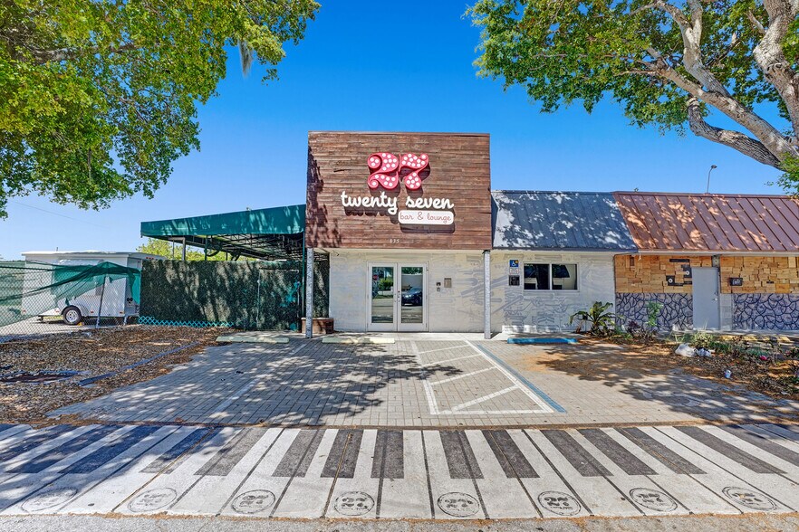 More Photos Of 835-841 NE 3rd Ave, Fort Lauderdale Bar For Sale