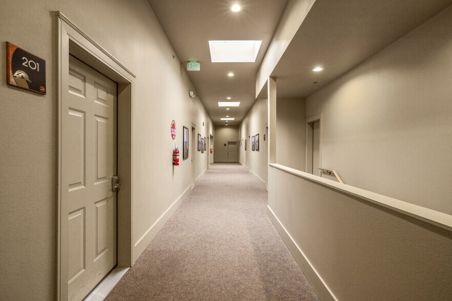 More Photos Of 125 S 6th St, Klamath Falls Flex For Sale