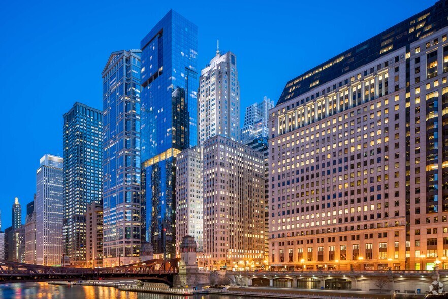 More Photos Of 121 W Wacker Dr, Chicago Office For Sale