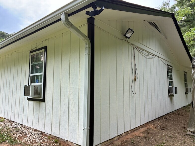 More Photos Of 205 Glenview Ter, Winder Multifamily For Sale