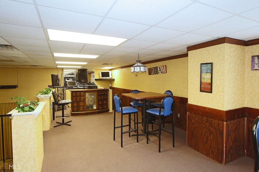 More Photos Of 2760 Pleasantwood Dr, Decatur Religious Facility For Lease