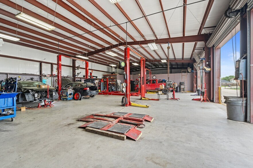 More Photos Of 6217 Fry Rd, Katy Auto Repair For Sale