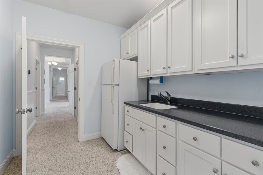 More Photos Of 1092 FM 3000, Elgin Specialty For Sale
