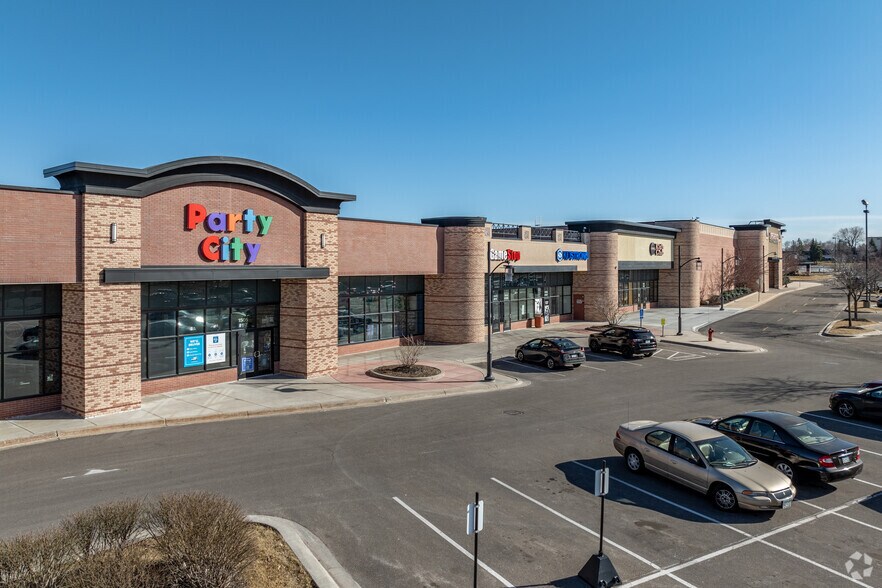 More Photos Of 1505-1555 Queens Dr, Woodbury General Retail For Lease