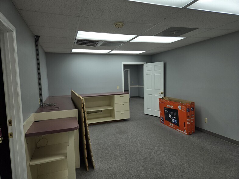 More Photos Of 1274 Volunteer Pky, Bristol Office For Lease
