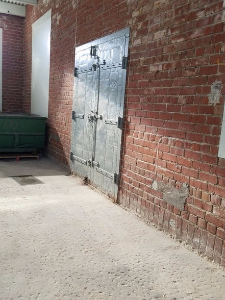 More Photos Of 315 W 4th St, Davenport Loft Creative Space For Sale