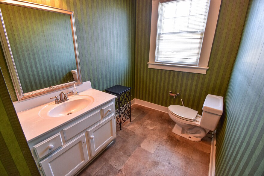 More Photos Of 2606 8th St, Tuscaloosa Office For Sale