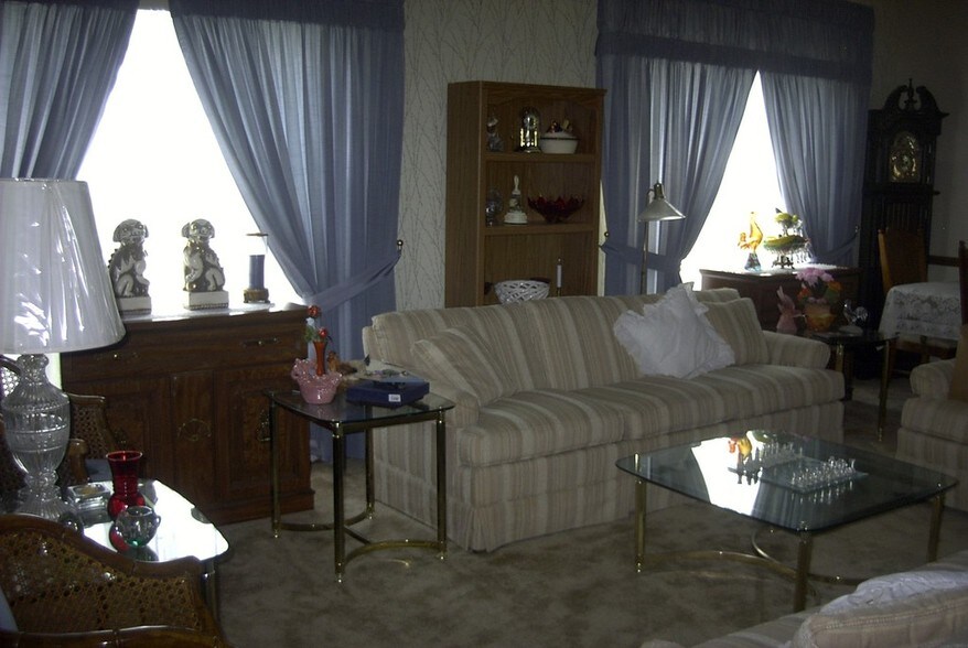 More Photos Of 700 W Canville St, Erie Hotel For Sale