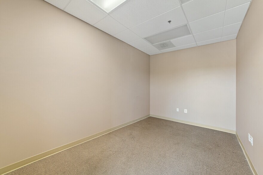 More Photos Of 44320 Premier Plaza, Ashburn Office For Sale
