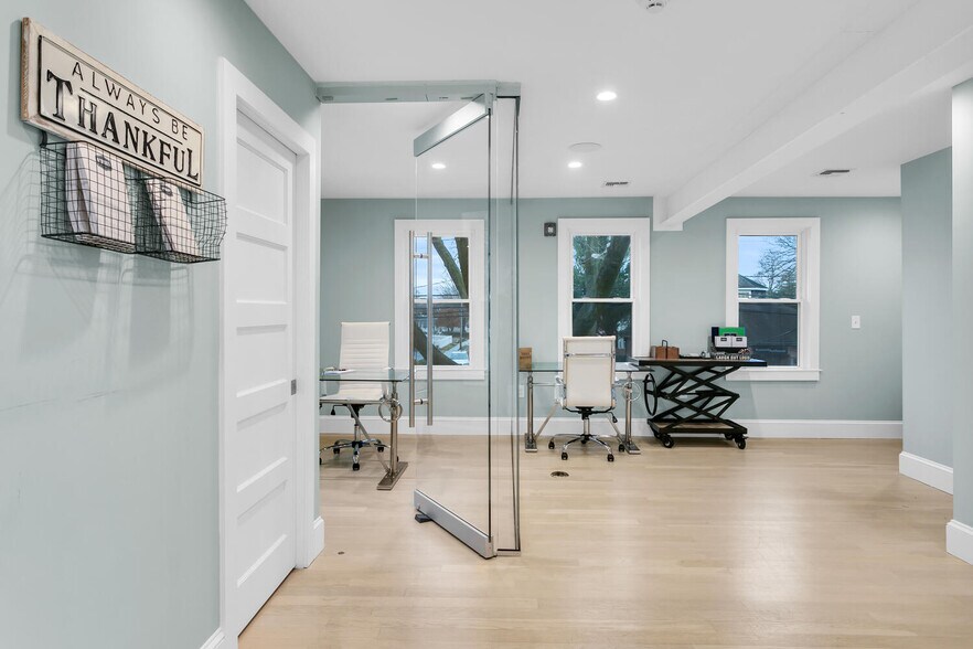 More Photos Of 126 E River Rd, Rumson Storefront Retail Residential For Lease