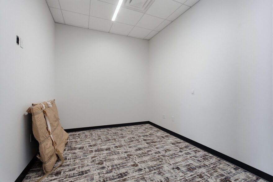 More Photos Of 6100 Robertson Ave, Nashville Storefront For Lease