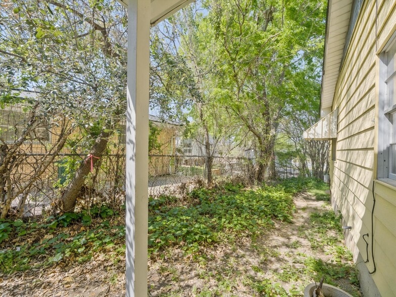 More Photos Of 2326 Hartford Rd, Austin Apartments For Sale