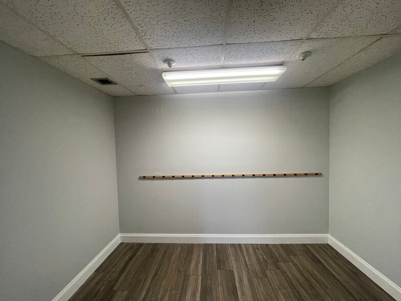 More Photos Of 2131 Hollywood Blvd, Hollywood Office Residential For Lease